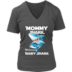 VnSupertramp Mommy Shark and Baby Shark Personalized Name Birthday V-Neck Shirt - D4