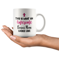 [Teelaunch] Mother's Day Gift for Step Mom This Is What An Awesome Bonus Mom Looks Like Stepmother Gag Gift Idea Funny Novelty for Christmas and Birthday Ceramic Coffee Mug Tea Cup